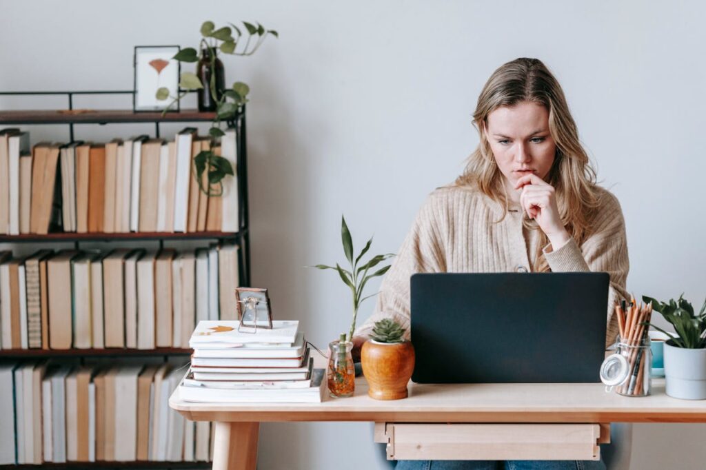  A woman on a laptop discovering the benefits of affiliate marketing.