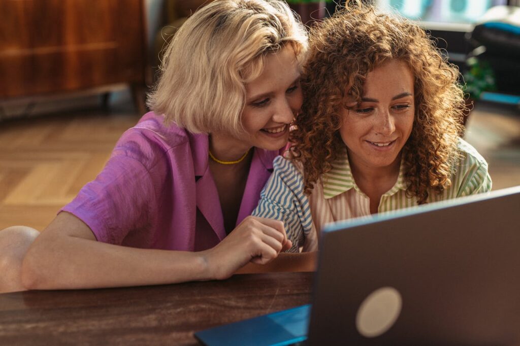 Two excited women discovering Filip’s Affiliate Hub, learning proven strategies with affiliate marketing tips and tools.